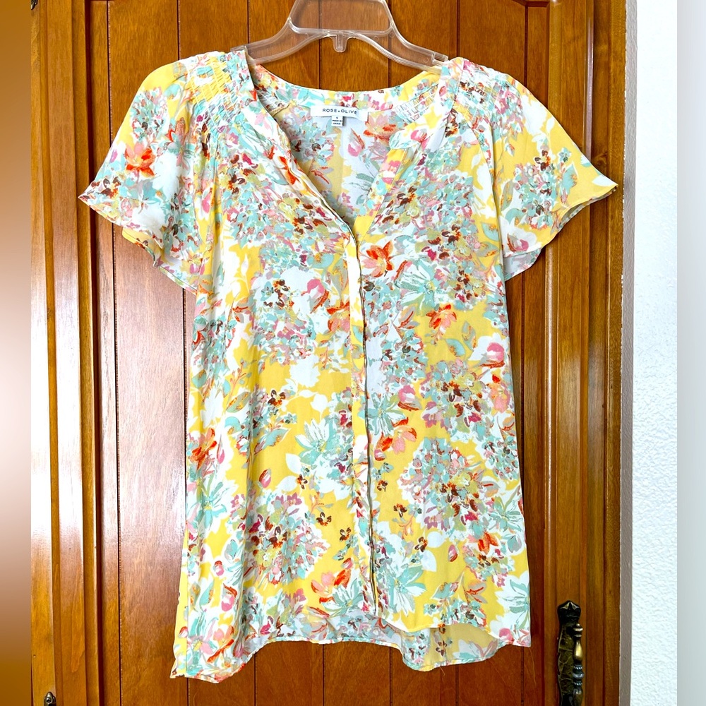 “ROSE + OLIVE” LADIES PRETTY FLORAL FLOWY BLOUSE, SIZE SMALL